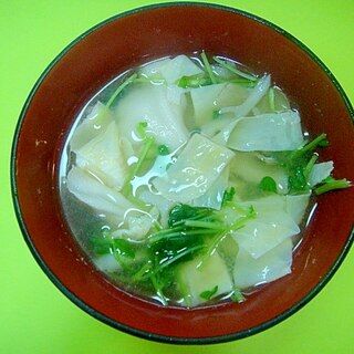 生湯葉と舞茸豆苗の味噌汁